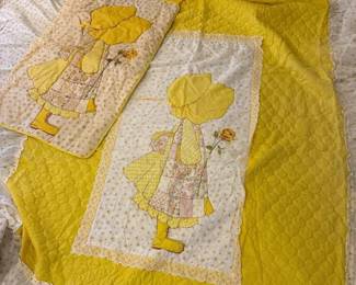561 vintagehollyhobbiequiltwallhanging