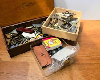 099 largemixedlotofvintagemodernkeysa