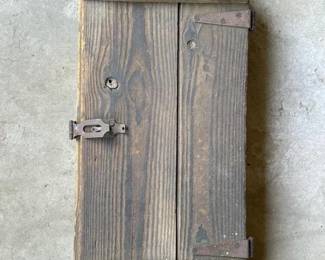 038 vintagerusticwoodentoolbox