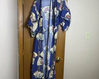 491 traditionalbluefloralfanpatternedja