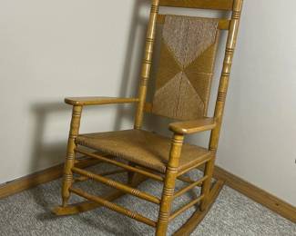 413 vintagerockingchairwithwovenseatan