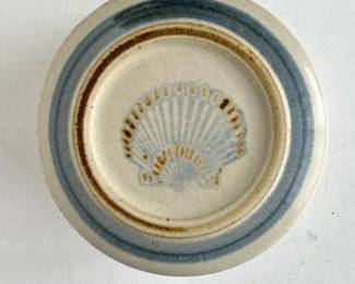 008 handmadepotterybutterbellshellmotif