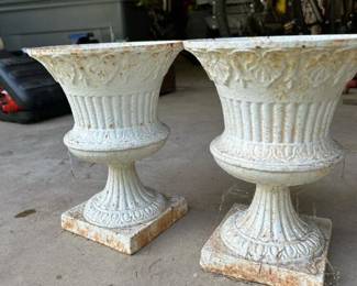 039 pairofvintagecastironurnplantersw