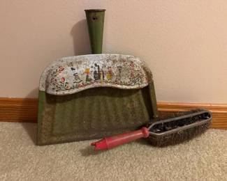 074 vintagedustpanandbrushsetwithfolk