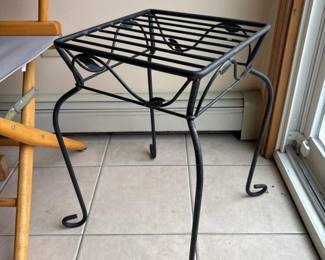 153 decorativewroughtironplantstand