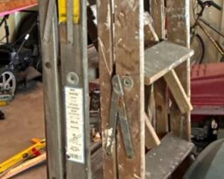 575 pairofwoodenstepladders