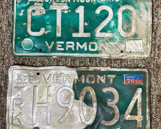 488 pairofcollectibledistressedvintagev
