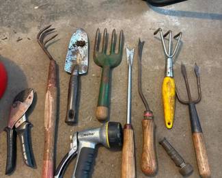 586 assortedgardenhandtoolslot