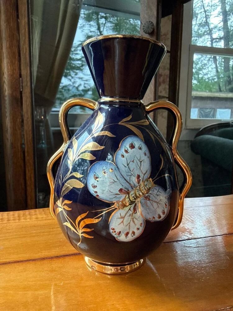 001 paintedporcelainbutterflyvase