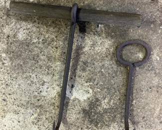 260 twovintageforgedironiceblockhooks