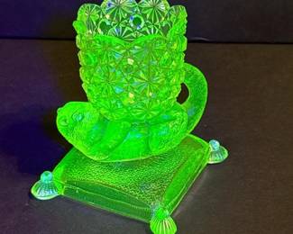 045 vintagevaselineuraniumglasssquirrel