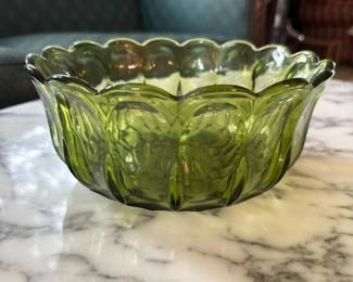 084 vintageolivegreenpressedglassscallo