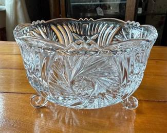 072 cutglasscrystalfootedbowl