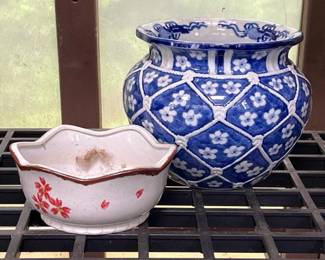 050 pairofceramicplanters