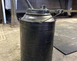 324 vintageblackmetaloilcan