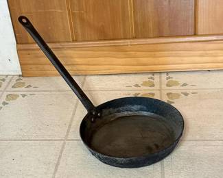 170 vintageforgedironfryingpanskillet