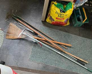 348 lotofassortedgardentoolsmetalleaf