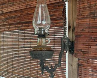 219 antiquewallmountedcastironoillamp