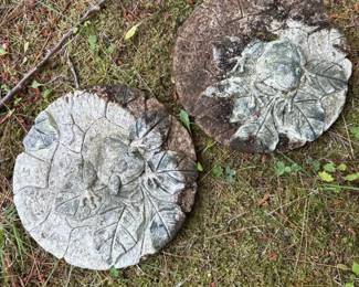 321 pairofconcretegardensteppingstones