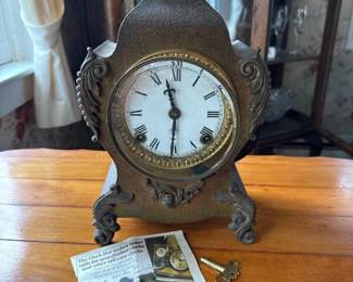 074 antiqueansoniamantelclock