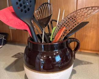093 vintagestonewarecrockutensilholder
