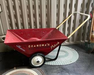 349 vintagemetalwheelbarrowwithhandpain