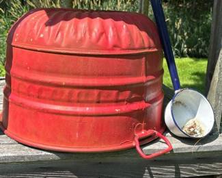 047 vintageredmetalbucketwithenameleds