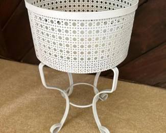 046 whitemetalplantstand