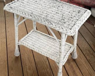 212 vintagewhitewickersidetable