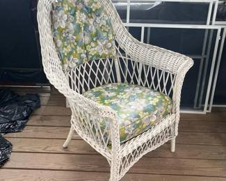 217 vintagewhitewickerarmchairwithflora
