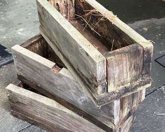 351 weatheredwoodenplanterboxes