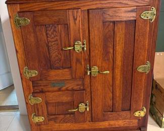 003 cavalierantiqueoakicebox