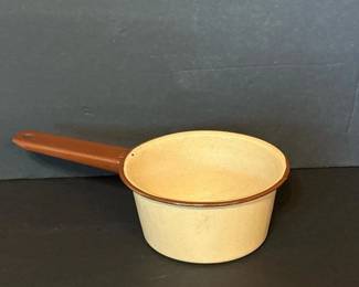 163 vintagebeigeenamel6saucepan