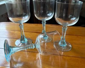 067 setof4bluetintedpressedglasswine