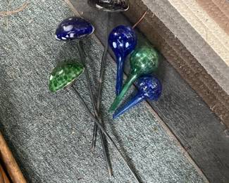 347 setofhandblownglassgardenstakesbl