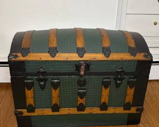 128 vintagedomedsteamertrunkwithfabric