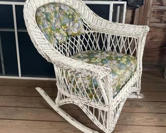 216 vintagewhitewickerrockingchairwith