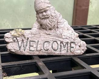 338 smallconcretegardengnomewelcomestat