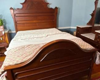 108 antiquevictorianwoodenbedframewith