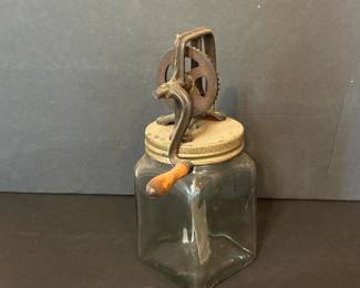 164 vintagehandcrankbutterchurn