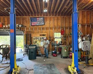 01 DURO Manufacturing Automotive Lift Dont Miss This One