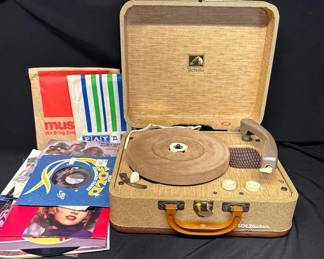Vintage Victrola Suitcase Record Player * 45 Records * Dolly Parton * Elvis * Tina Turner *