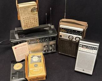 5~ Vintage Portable Radios * Soundesign Is Working! * Battery & Electric