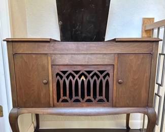 JEANNE?Antique Bush & Lane Console Phonograph *Likely from the 1920s *