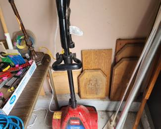Snow shovel