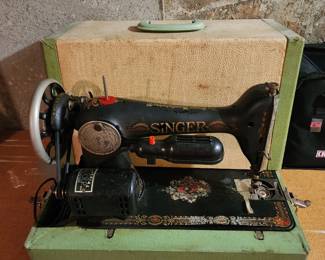 Singer 1910's-1920's model 66 sewing machine