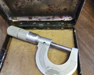 Vintage Starrett 0-1 outside micrometer 