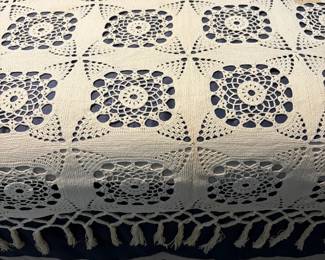 Handmade Vtg Off White Medallion Pattern Coverlet W Fringe