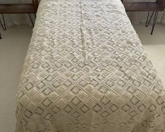 Stunning Vintage Hand Crocheted Spread With Diamond Design And Popcorn Stitches