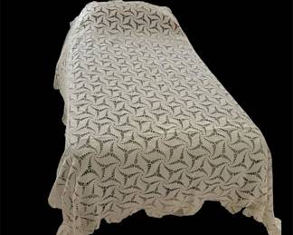 010 Cream Colored Vintage Spread In Pinwheel Pattern 86x76